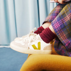 V-10 LEATHER WHITE LIQUOR ALMOND