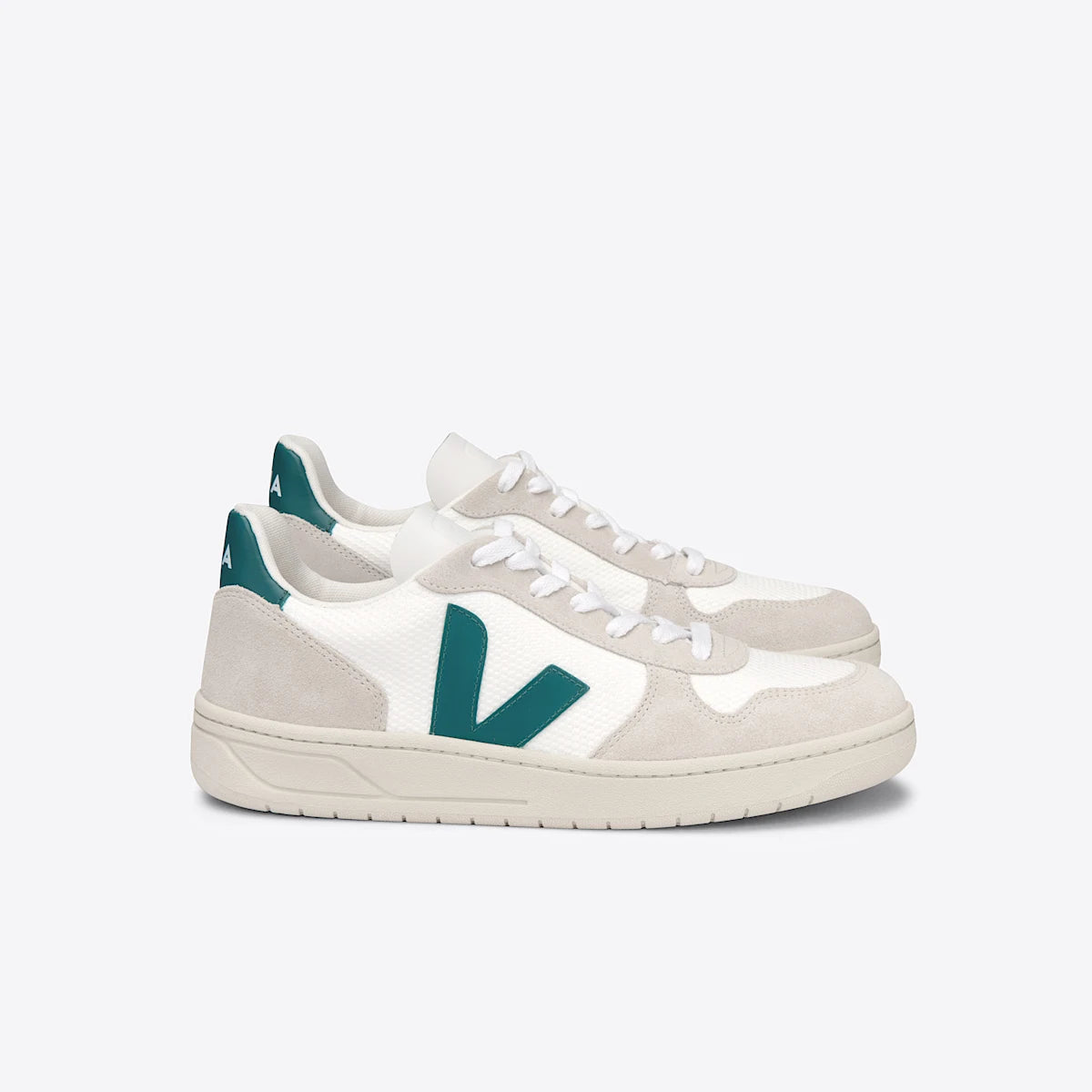 V-10 B-MESH WHITE BRITTANY